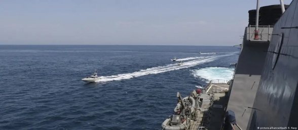 Иран обвинил США в нарушении перемирия и атаковал американские корабли