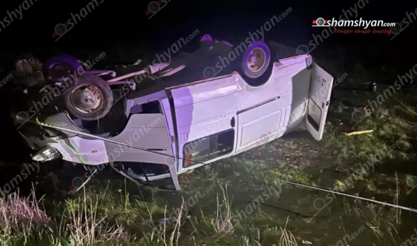 Եղվարդ-Զորավան ճանապարհին մեքենան դուրս է եկել ճանապարհի երթևեկելի գոտուց, բախվել հողաթմբին և գլխիվայր հայտնվել դաշտում․ կա տուժած