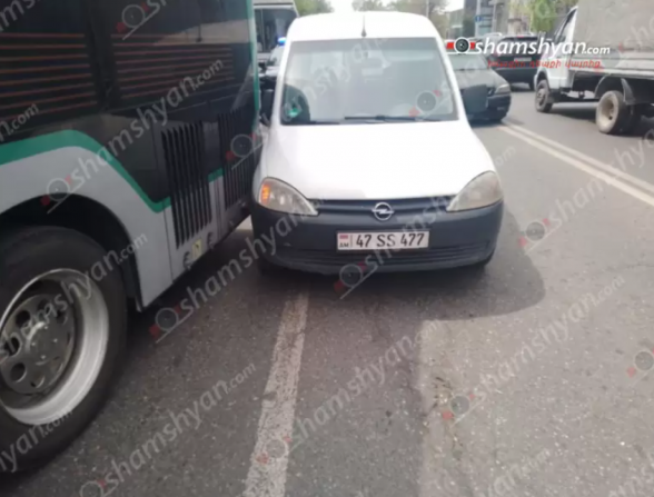 Գարեգին Նժդեհի փողոցում բախվել են թիվ 53 երթուղին սպասարկող ավտոբուսն ու «Opel»-ը