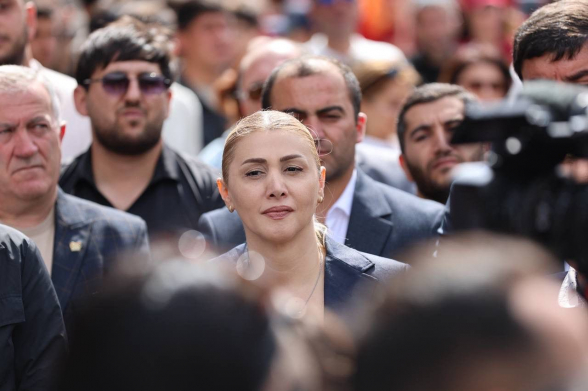 Չգցելով կլասը՝ հարկ եմ համարում պատասխանել