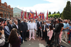 headerImg